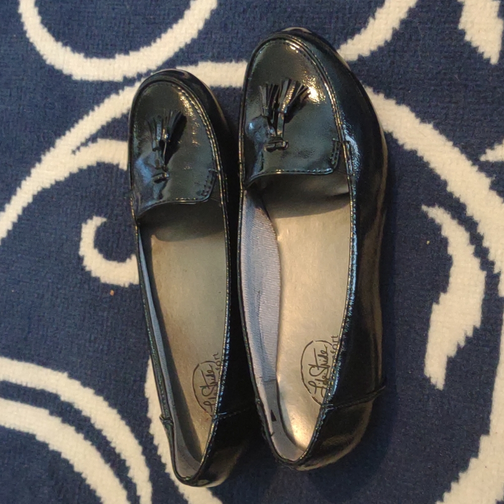 Like new Black LifeStride loafers